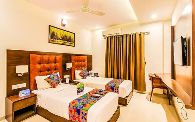 Fabhotel Empire Suite