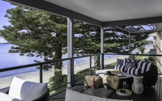 The Seaview - Designer Beachfront House