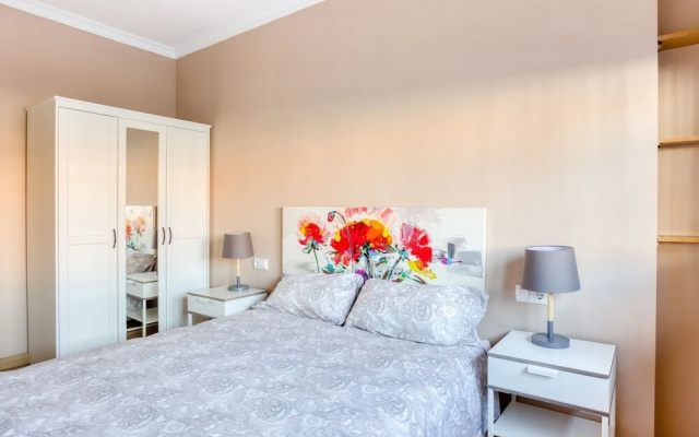 Snug Apartment in Sevilla near Plaza del Cabildo