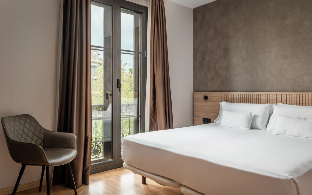Отель Petit Palace Eixample