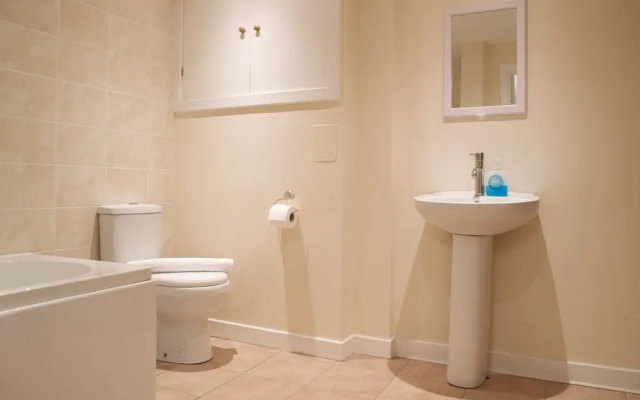 3 Bedroom Apartment In Edinburgh
