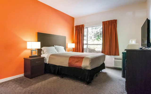 Econo Lodge Surrey