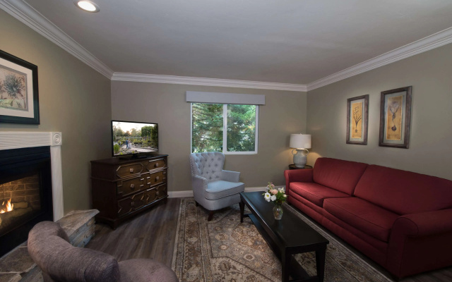 Cambria Pines Lodge