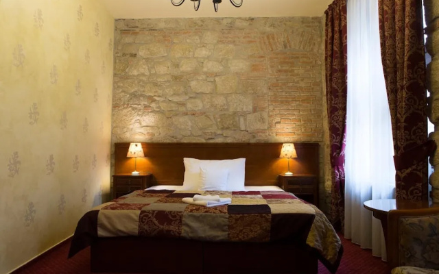 Hotel Rous
