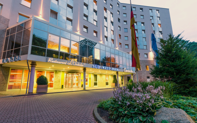 NOVINA HOTEL Südwestpark Nürnberg вид на фасад
