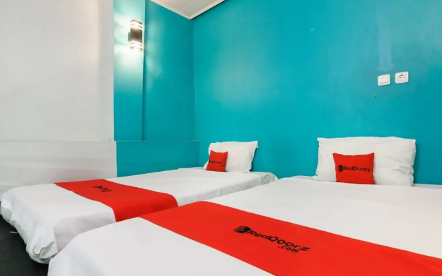 RedDoorz Syariah near Mall Of Serang