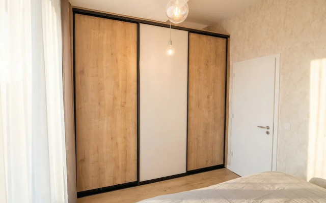 8-Min to Airport 1BR & 1LR Flat