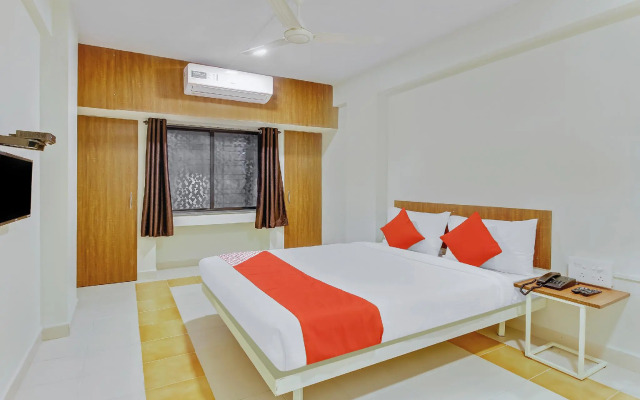 OYO Flagship 44951 Chaitanya