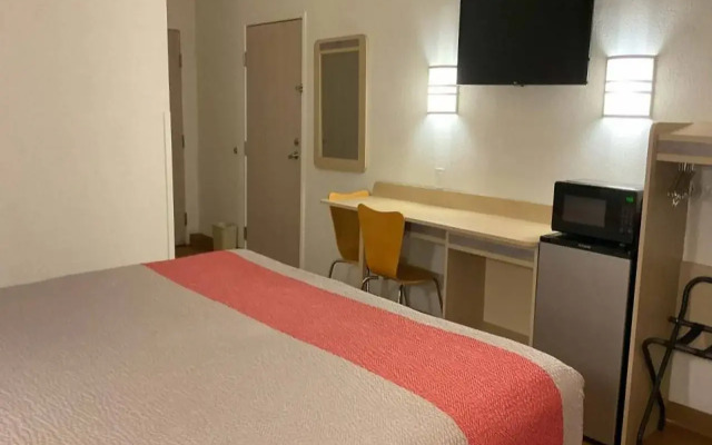 Motel 6 Jackson Airport, Pearl
