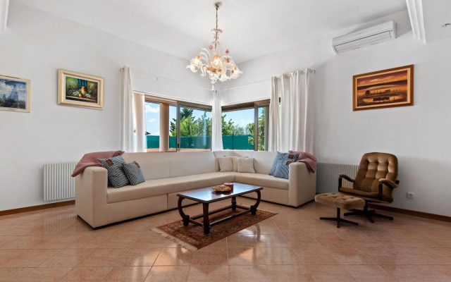 Stylish Villa in Buje With Outdoor Kitchen