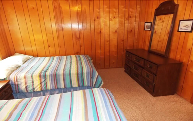 2nd floor Pompano Condo Near Beach by Redawning