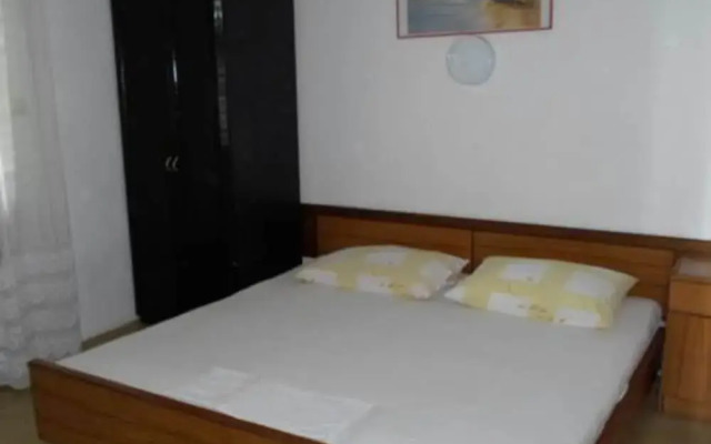 Apartments Miki Rogoznica