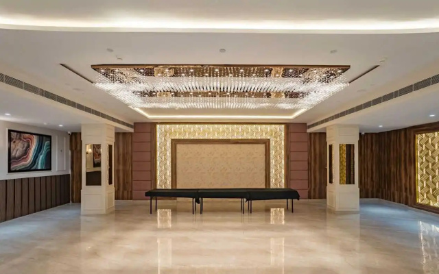 Apartment in Mohali With Rooftop Pool