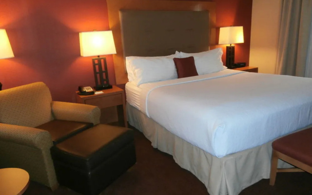 Holiday Inn & Suites Oakland Airport, An Ihg Hotel