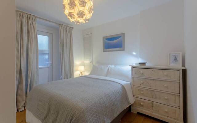 Апартаменты 2 Bedroom Apartment Close to Kings Cross комната для гостей