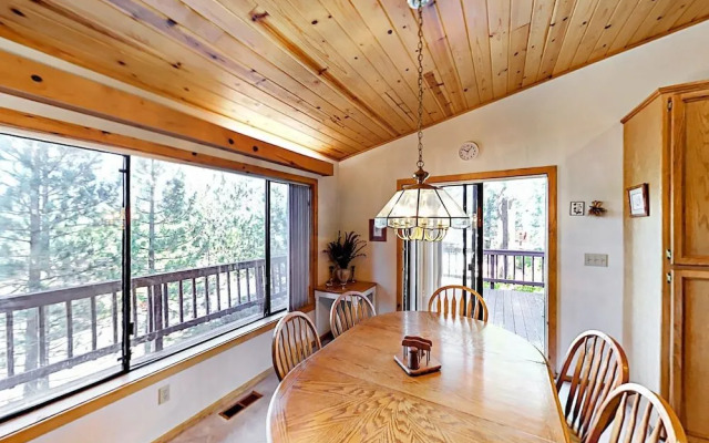 4BR South Lake Tahoe Multi Level House by RedAwning