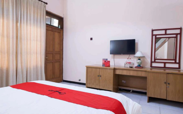 RedDoorz Plus near Jawa Timur Park 1