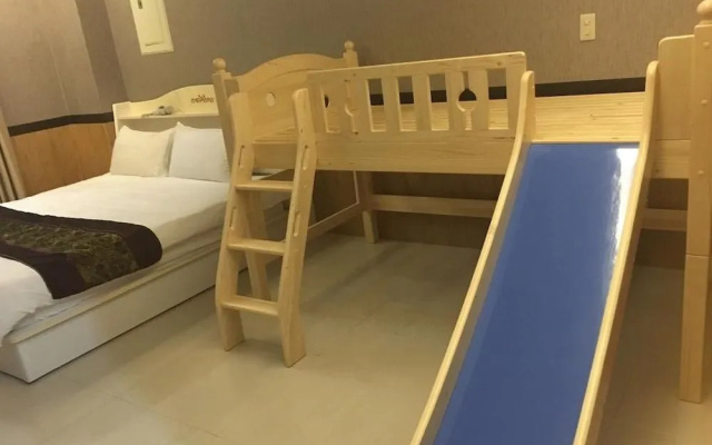 Hot Spring Holiday Inn