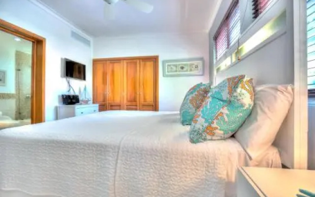 Oceanfront Apartment Turquesa A201
