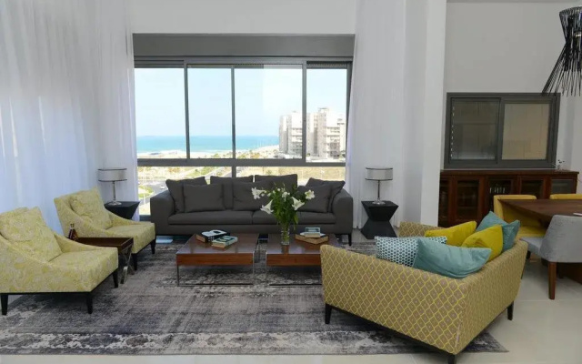 Luxurious Beachfront Penthouse