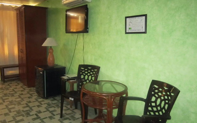 Plaza Maria Luisa Suites Inn