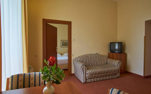 Hotel Vila Ružica- glavna zgrada i depandanse