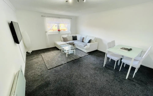 Modern 2 bed Apartment Near City Centre