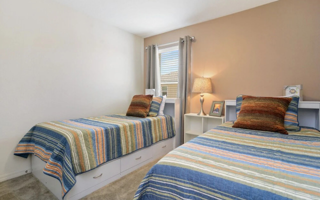 Four Bedroom Sleeps 10 w Gameroom 5152a