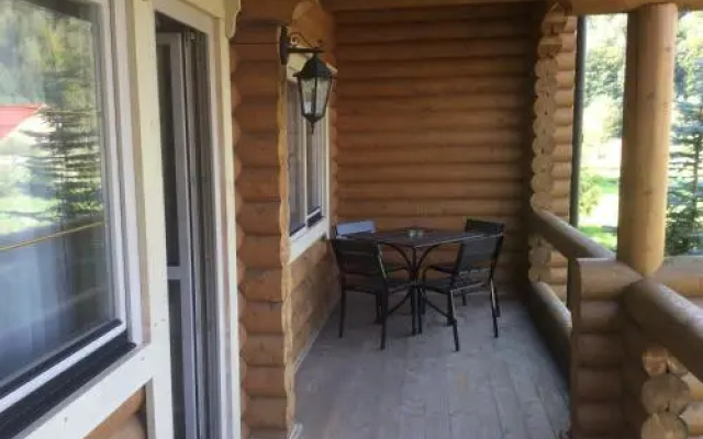Leoslav Apartments