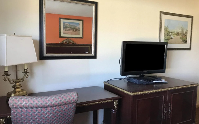 Americas Best Inn & Suites Urbana