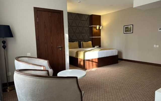 MandarinnART Hotel