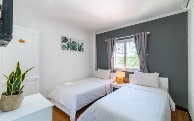 Chin Stays - Hotel and Apartment