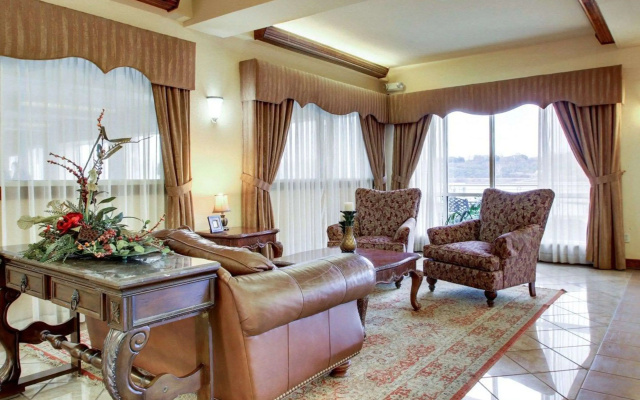 Clarion Suites Vidalia Riverfront