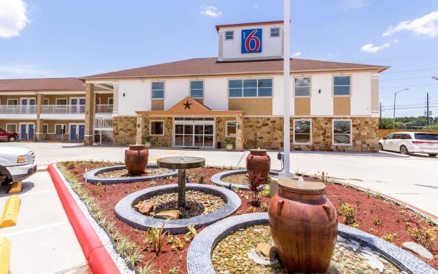 Motel 6 Houston, TX - North 2