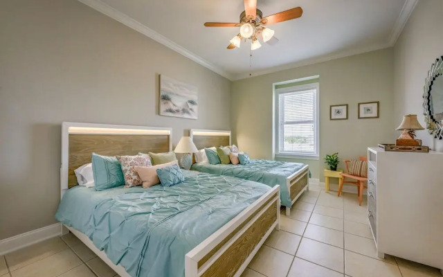 Penthouse Luxury - Exquisite Oceanside Condo