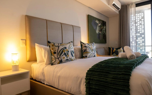 Ellipse Waterfall Executive Apartment - 612