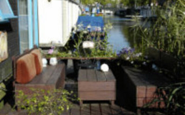 Отель Blue Wave Houseboat Нидерланды, Амстердам - отзывы, цены и фото номеров - забронировать отель Blue Wave Houseboat онлайн