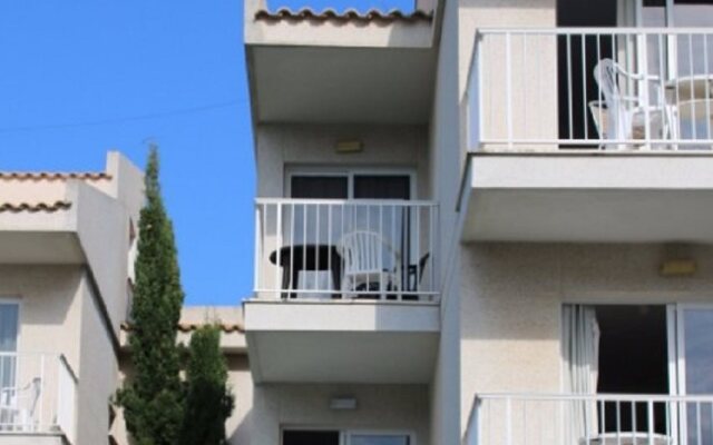 Отель Apartamentos Llevant вид на фасад