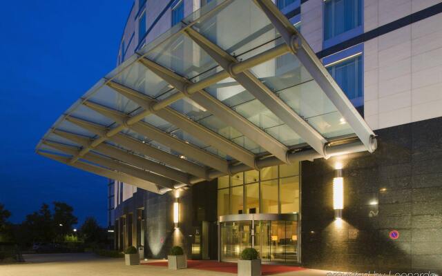 Отель Crowne Plaza Brussels Airport вид на фасад