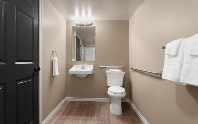 Eagle's Den Suites Andrews a Travelodge by Wyndham