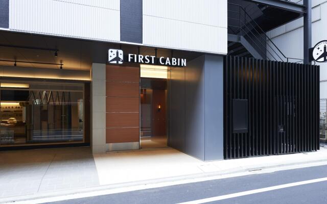 Отель First Cabin Kyobashi вид на фасад