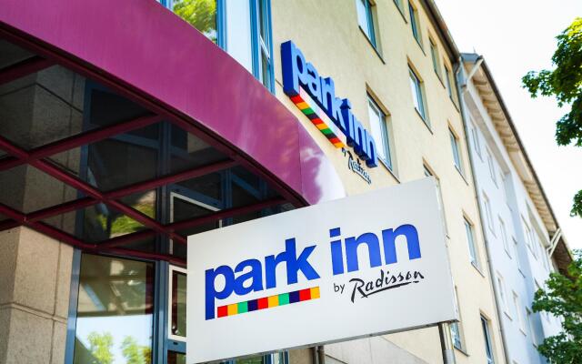 Отель Park Inn by Radisson Munich Frankfurter Ring Германия, Мюнхен - 3 отзыва об отеле, цены и фото номеров - забронировать отель Park Inn by Radisson Munich Frankfurter Ring онлайн вид на фасад