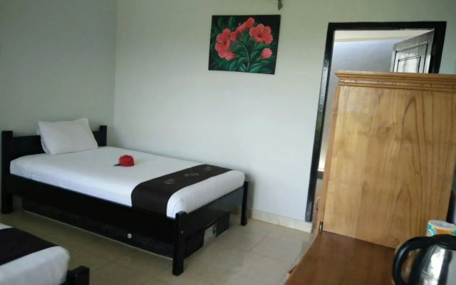 CF Komodo Hotel