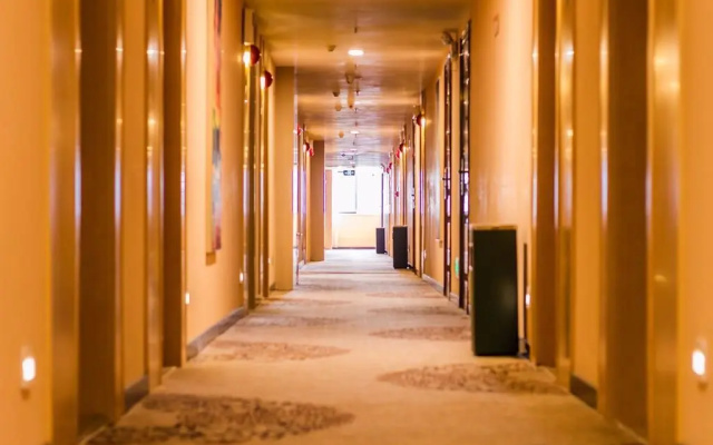 Chonpines Hotels·Yongzhou Lengshuitan Jinshuiwan Square