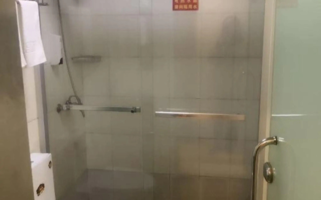100 Inn Liangpin Hotel (Shanghai Deping Road Subway Station)