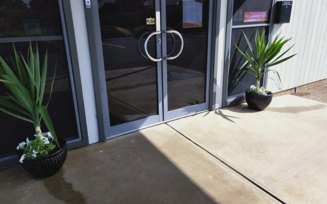 Oval Motel
