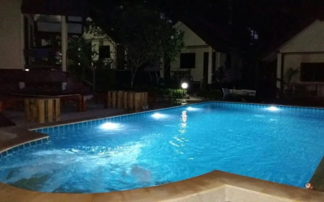 Baansanook Bungalows & Pool