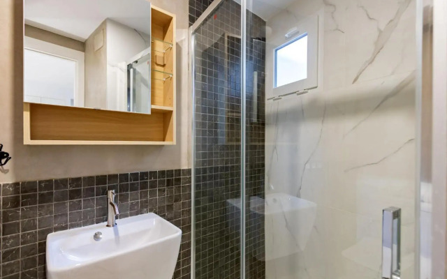 Lujan Deluxe Suites by Valcambre