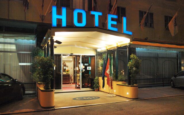 Отель Eurohotel Пьяченца вид на фасад