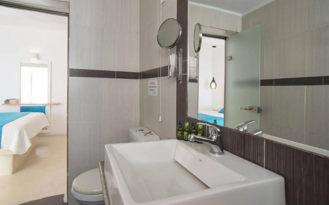Sun Rocks Boutique Hotel | Caldera View Suites & Sunset Dining Experience